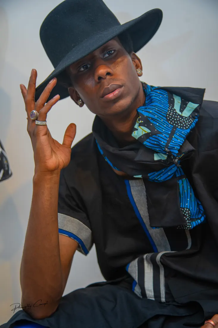 Hats, brass & indigo, Editorial