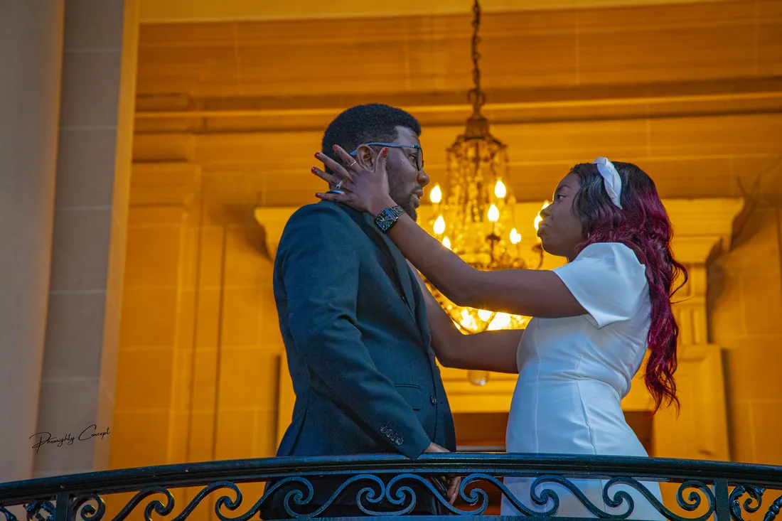 A tender moment on the gilded balcony